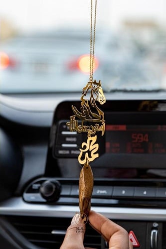 تعليقة حصان و كسرة العود كتابة حسب طلبك