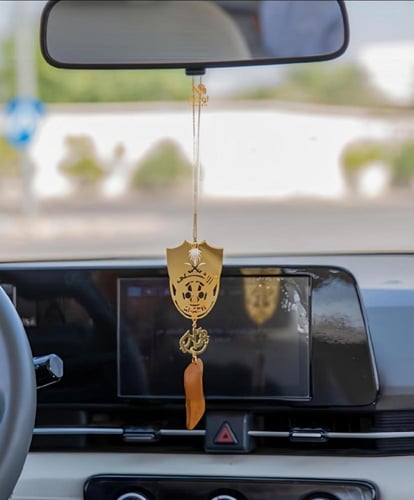 تعليقة سيارة بالاسم مع شعار نادي الأهلي وكأس النخب...