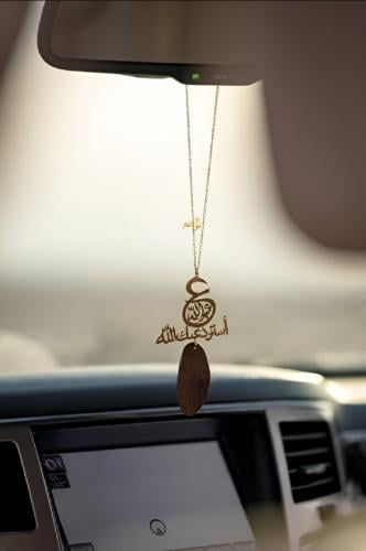 تعليقة سيارة كسرة العود الفاخره بالاسم