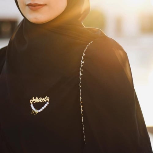 بروش نسائي بالاسم فخم