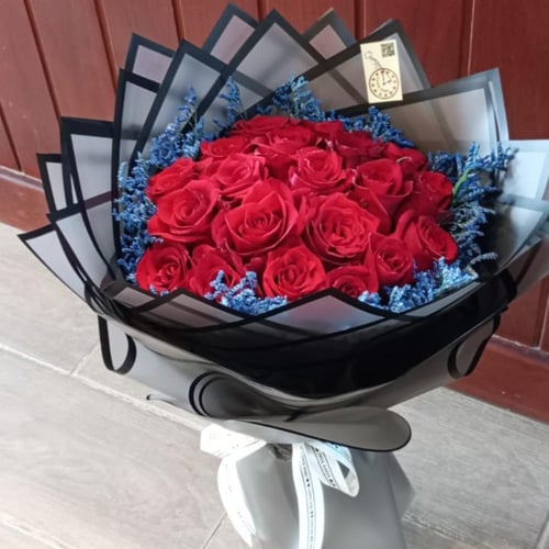 بوكيه ورد المليون ( ورد جوري بألوان متعددة)