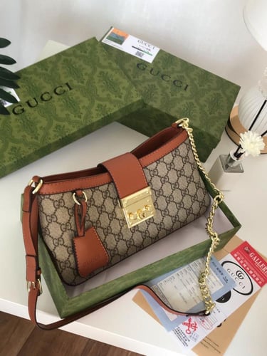 شنطة درجة أولى مستوحاه من قوتشي