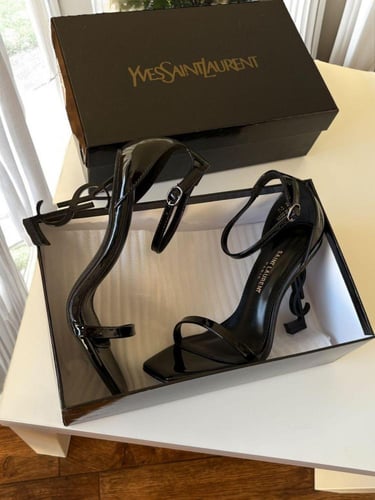 كعب سان لوران درجة أولى