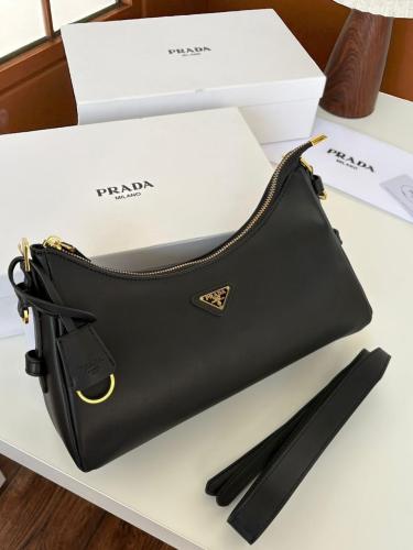 شنطة درجة أولى مستوحاه من برادا