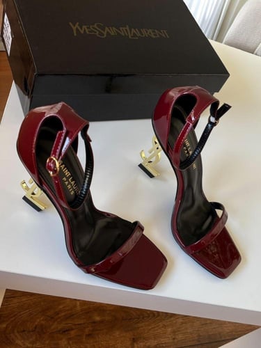 كعب سان لوران درجة أولى