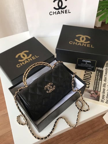 شنطة درجة أولى مستوحاه من شانيل