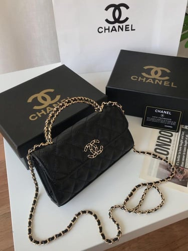 شنطة درجة أولى مستوحاه من شانيل