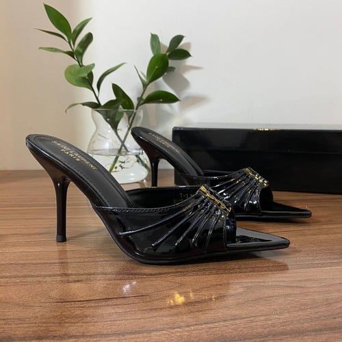 كعب سان لوران درجة أولى