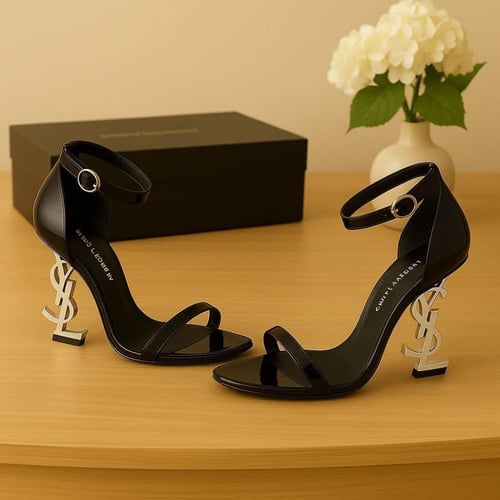 كعب سان لوران درجة أولى