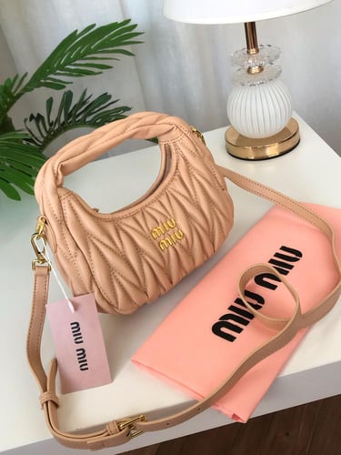 شنطة ميو ميو درجة أولى