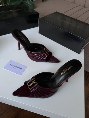 كعب سان لوران درجة أولى