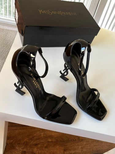 كعب سان لوران درجة أولى