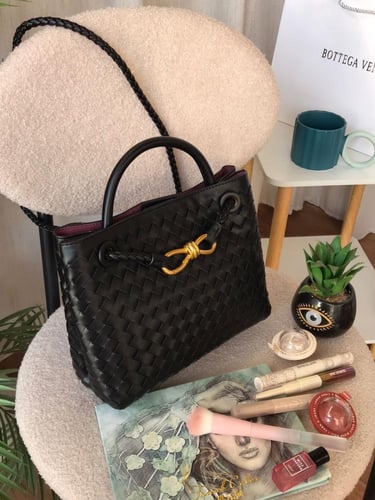 بوتيقا- bottega veneta Andiamo