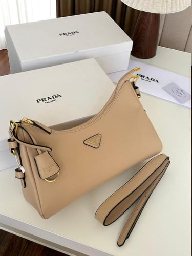 شنطة درجة أولى مستوحاه من برادا