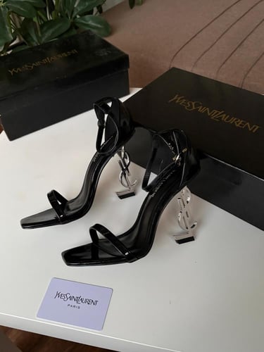 كعب سان لوران درجة أولى