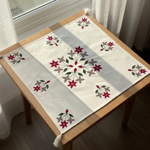 Square tablecloth with embroidery in a square shape, available