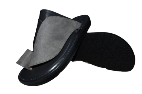 حذاء وطني مخمل