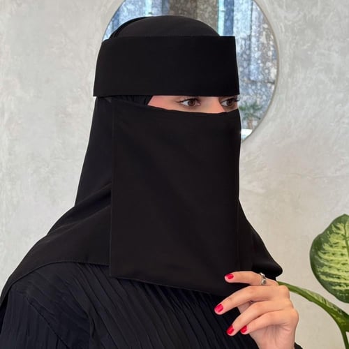 نقاب الاسلاميه وسط مايل