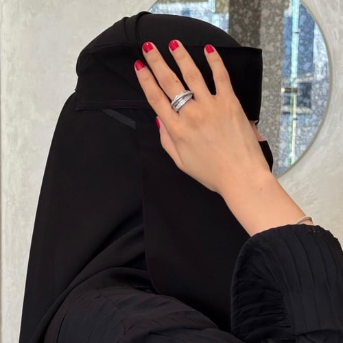 نقاب الاسلاميه وسط مايل