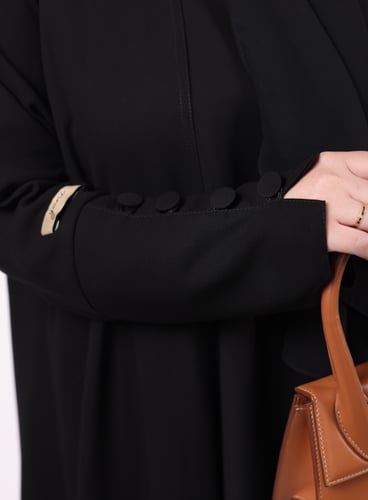 عباية مع أزرار بالأكمام كلوش