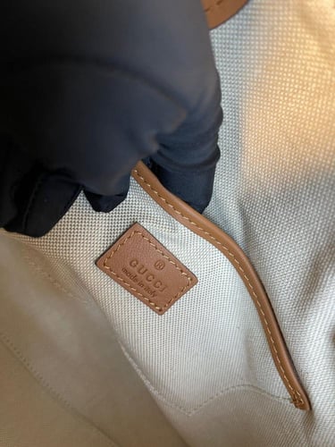 حقيبة يد وكتف ميني من القش من قوتشي