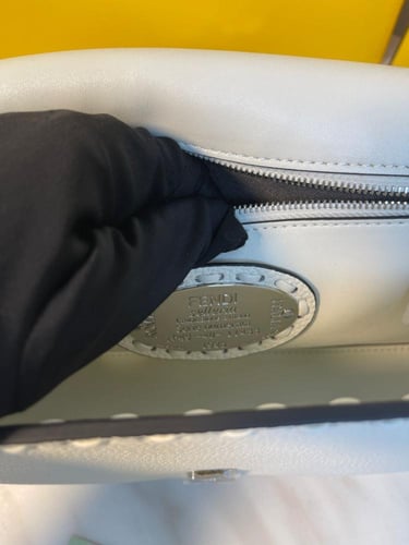 شنطة فندي باقيت سلريا درزات ميديم 27 سم - أبيض