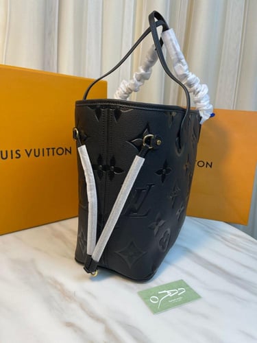 حقيبة لويس فويتون نيفرفول MM - مقاس 32 أسود