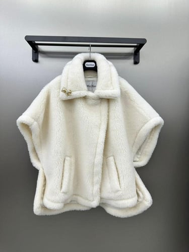 جاكيت قصيرة من الفرو من ماكس مارا