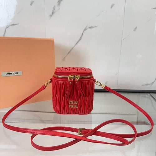 حقيبة صغيرة مبطنة من ميو ميو