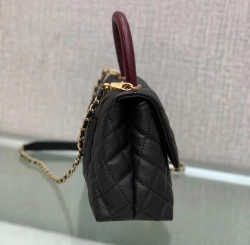 حقيبة شانيل كوكو هاندل بحجم 24 بمقبض عنابي/أسود