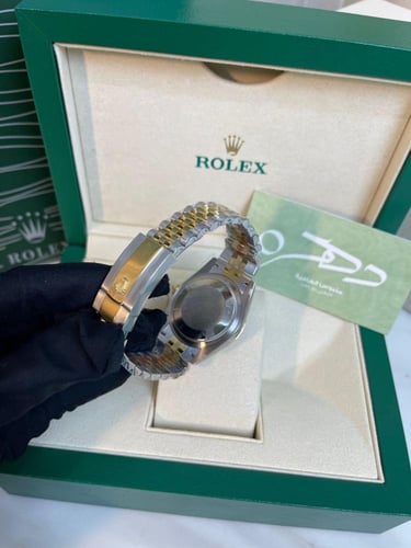 ساعة ديت جست 36 أويستر من رولكس - أسود