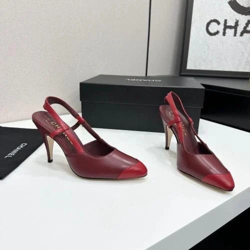 كعب شانيل Slingbacks باللون البرغندي والأحمر