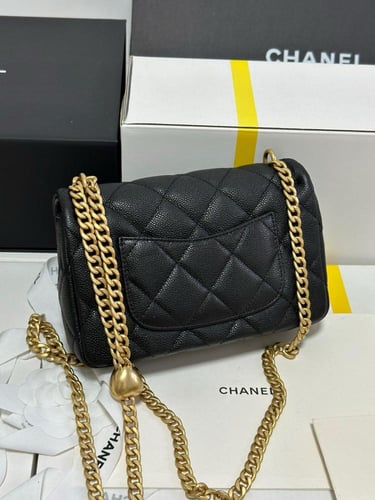 شنطة شانيل كلاسيك لامبسكن 19 سم - أسود وذهبي