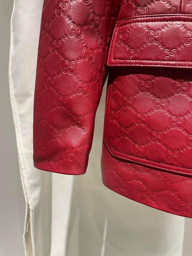 جاكيت جلدي بنقشة GG من قوتشي - برغندي