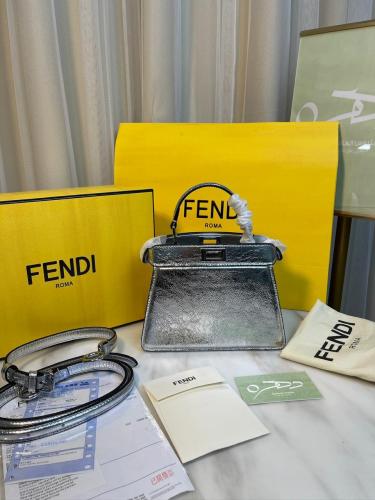 شنطة فندي بيكابو بتيت 20 - فضي