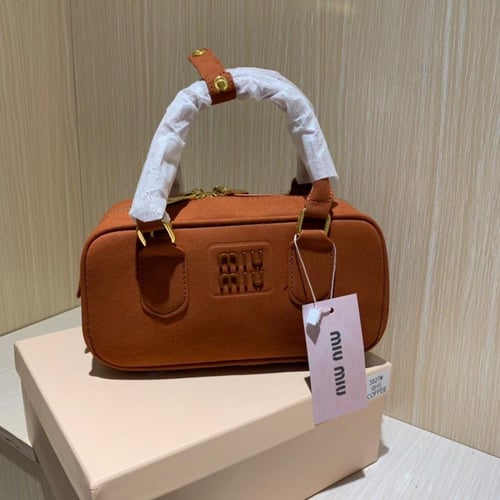 حقيبة أركادي شامواه من ميو ميو مقاس 23