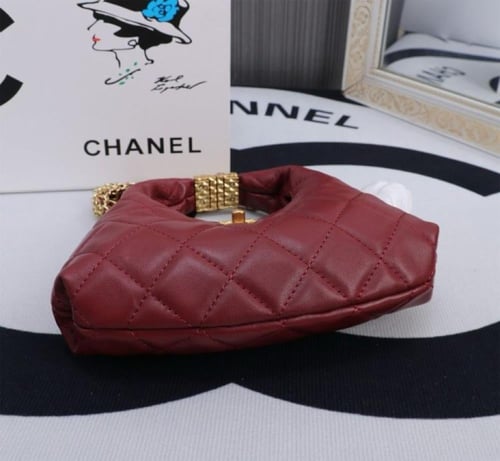 حقيبة يد وكتف جلدية CN 747 من شانيل