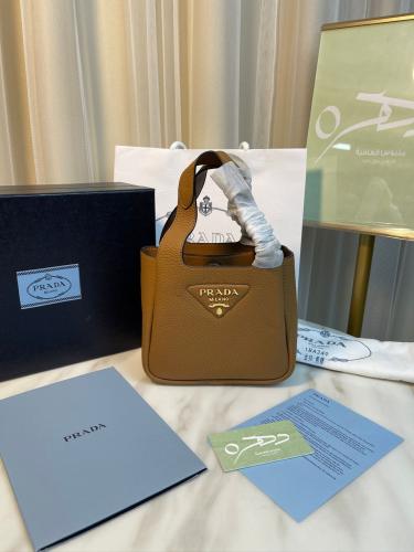 حقيبة برادا الجلدية - مقاس 18