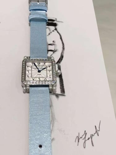 ساعة تشارلز أودين بانسي ريترو مع لؤلؤ اطار فضي بال...