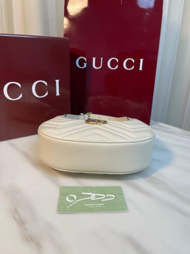 حقيبة مارمونت صغيرة على شكل نصف قمر بشعار GG