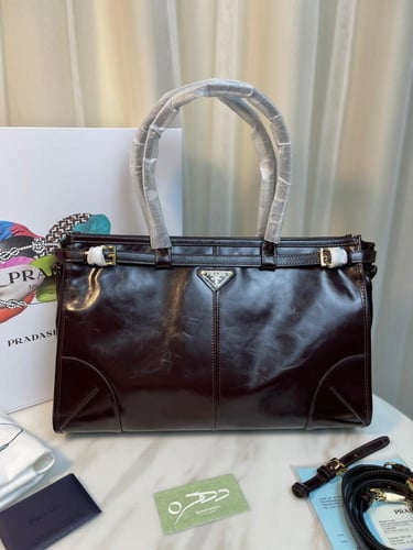 حقيبة برادا الجلدية الكلاسيكية بشعار برادا