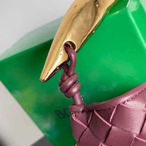 حقيبة بوتيغا فينيتا بالجلد المجدول 36 سم