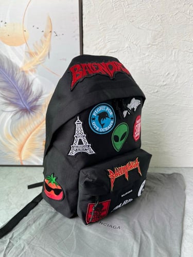 حقيبة ظهر إكسبلورر مزينة برقع من بالنسياغا
