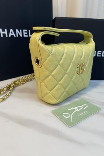 حقيبة هوبو بشعار شانيل بحزام بسلسلة ذهبية - ليموني