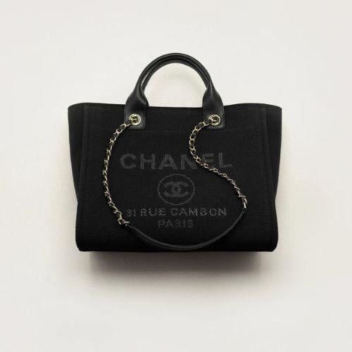 حقيبة تسوق قماشية بذراع يد وحزام كتف من شانيل - أس...