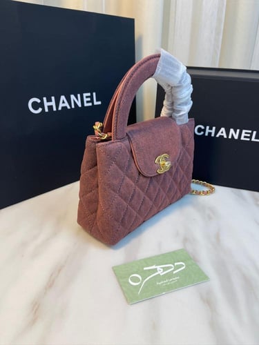 حقيبة يد وكتف صغيرة من شانيل من قماش الدنيم