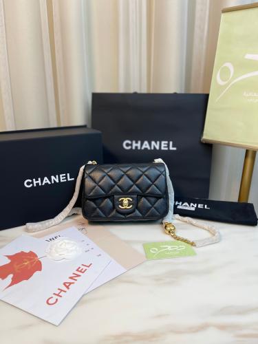 شنطة شانيل كلاسيك لامبسكن 19 سم - أسود وذهبي