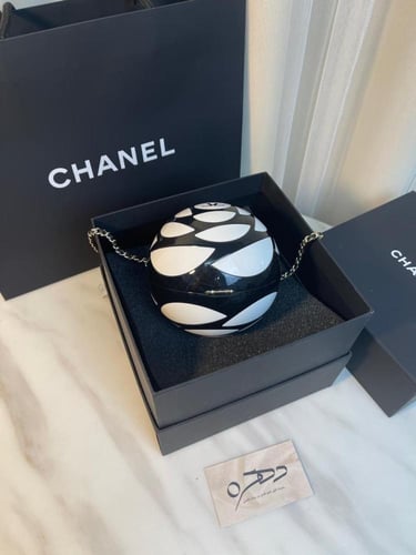 حقيبة يد صغيرة كرة كاميليا من شانيل