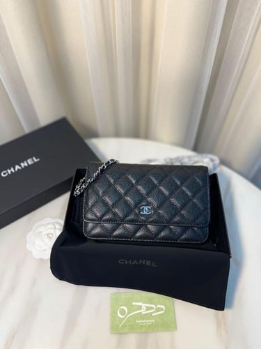 محفظة شانيل ووك كافيار مبطن باللون الأسود