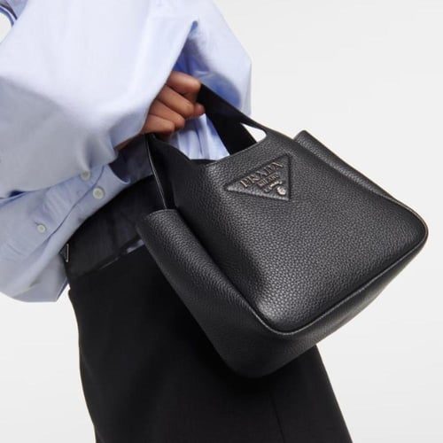 حقيبة يد صغيرة من الجلد من برادا فلو أسود